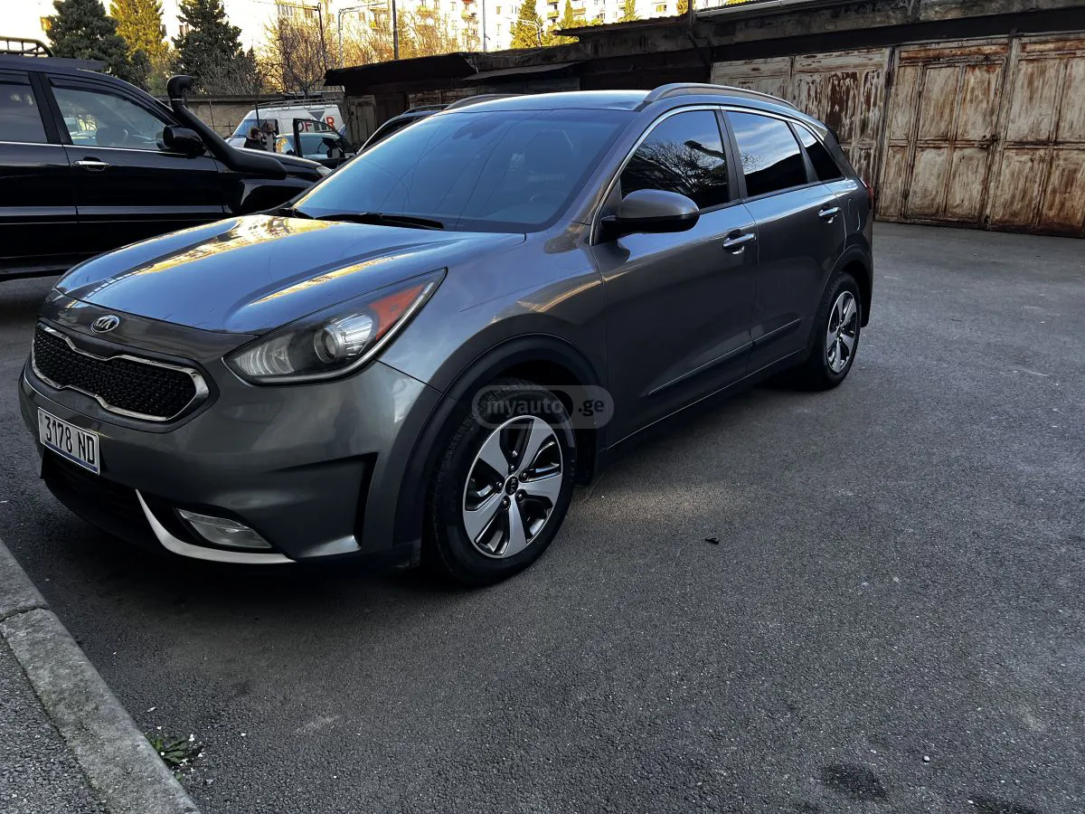 Kia Niro - фото 1