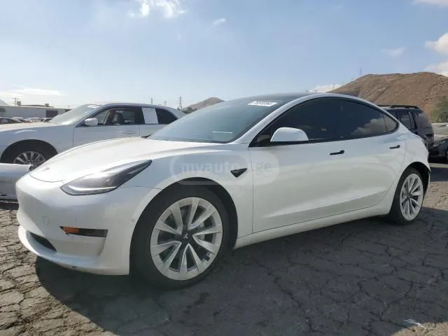 Tesla Model 3 - фото 1