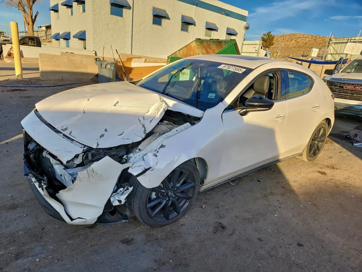 MAZDA 3 - фото 1