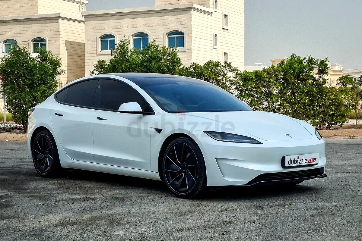Tesla Model 3 - фото 1