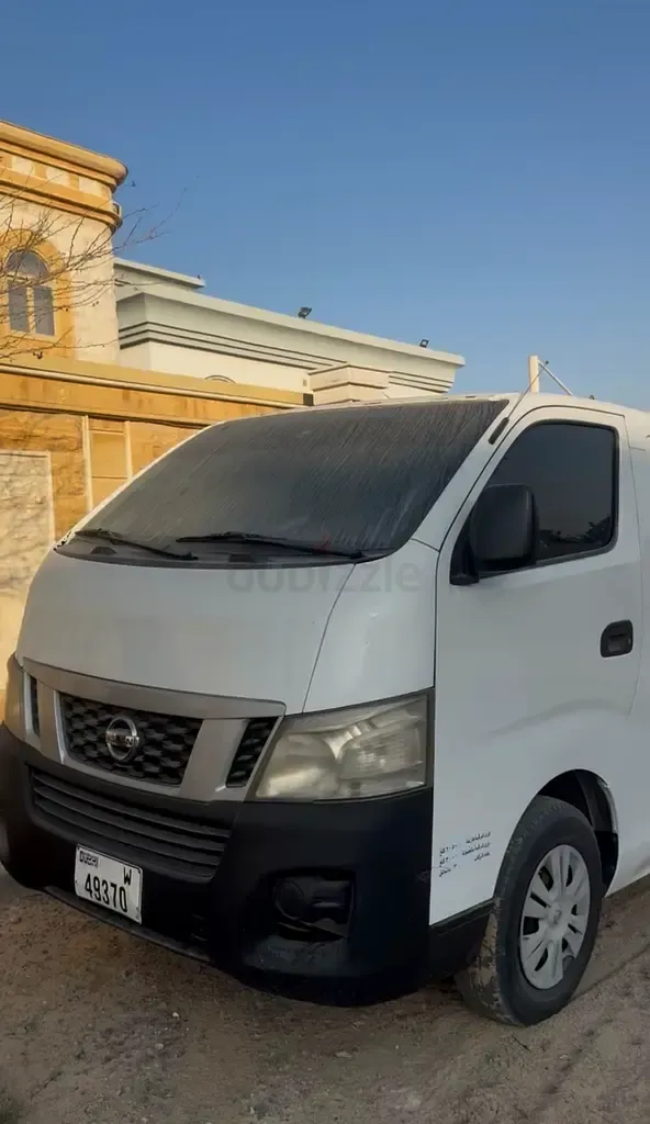 Nissan Urvan - фото 1