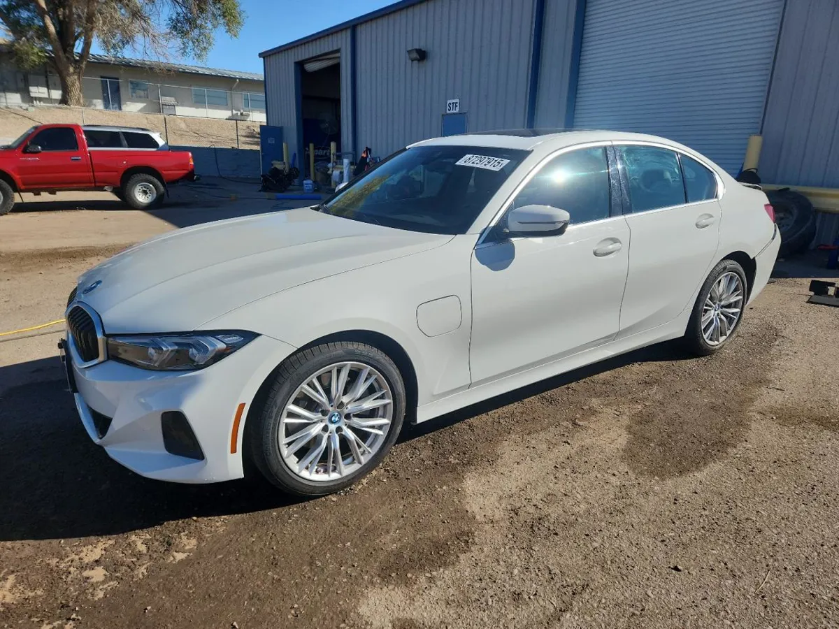 BMW 330E - фото 1