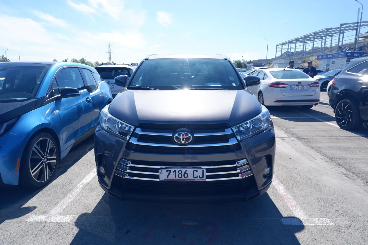 Toyota Highlander - фото 1