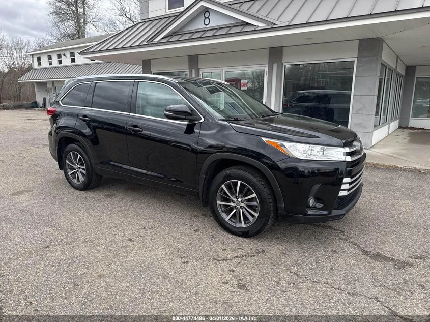 TOYOTA HIGHLANDER XLE - фото 1