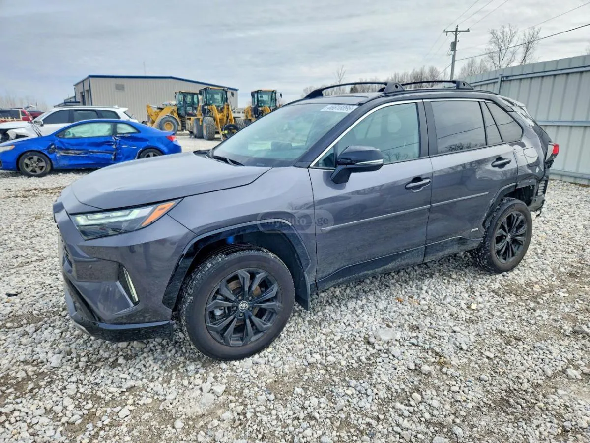 Toyota RAV 4 - фото 1