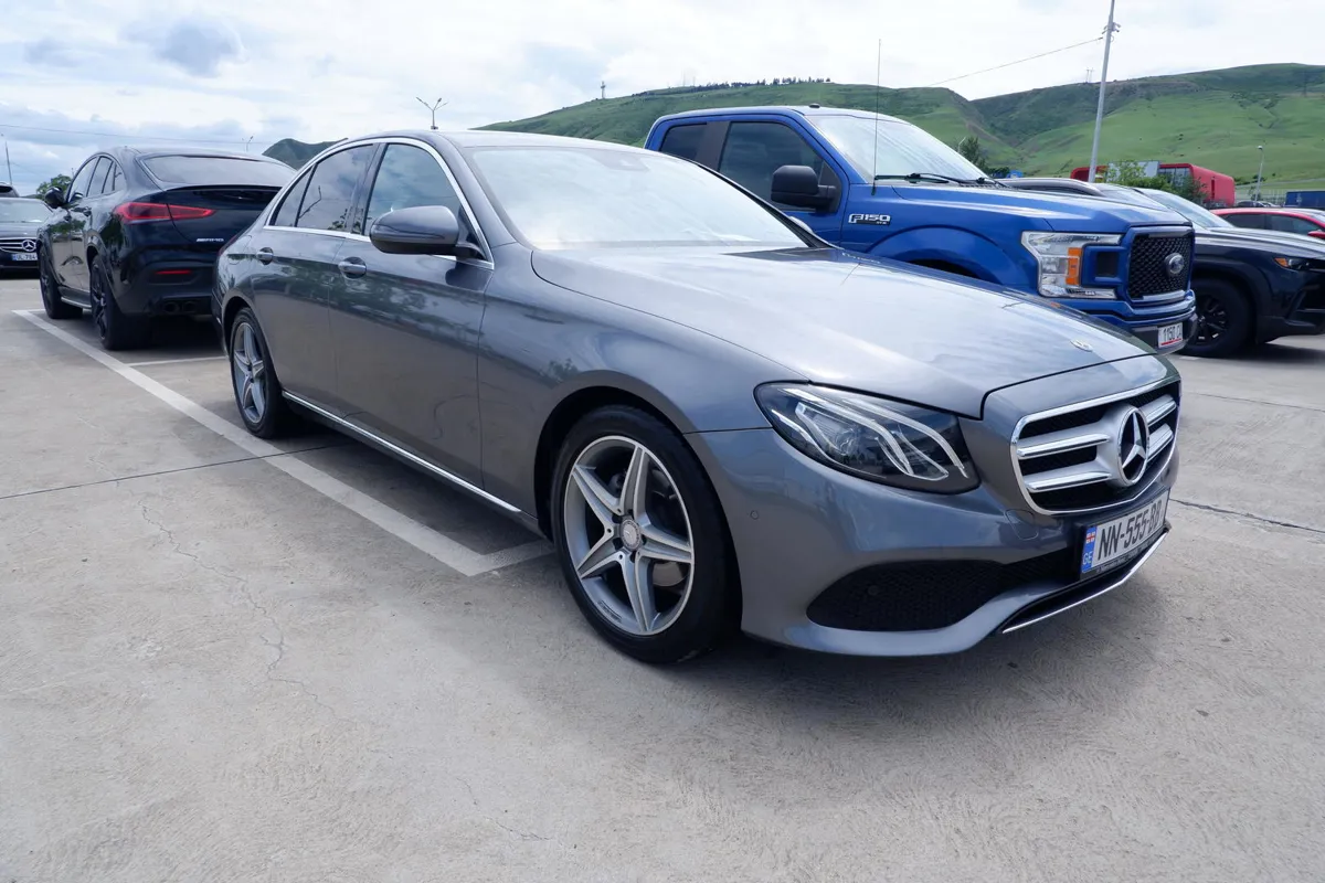 Mercedes-Benz E 250 - фото 1