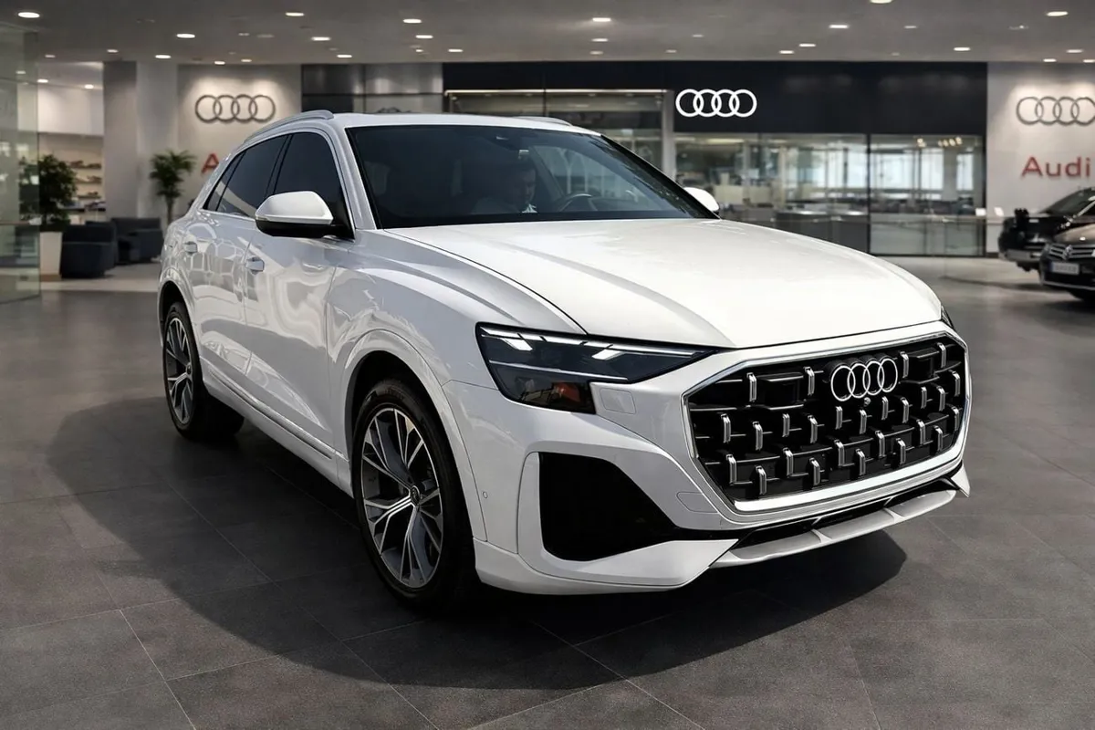 Audi Q8 - фото 1