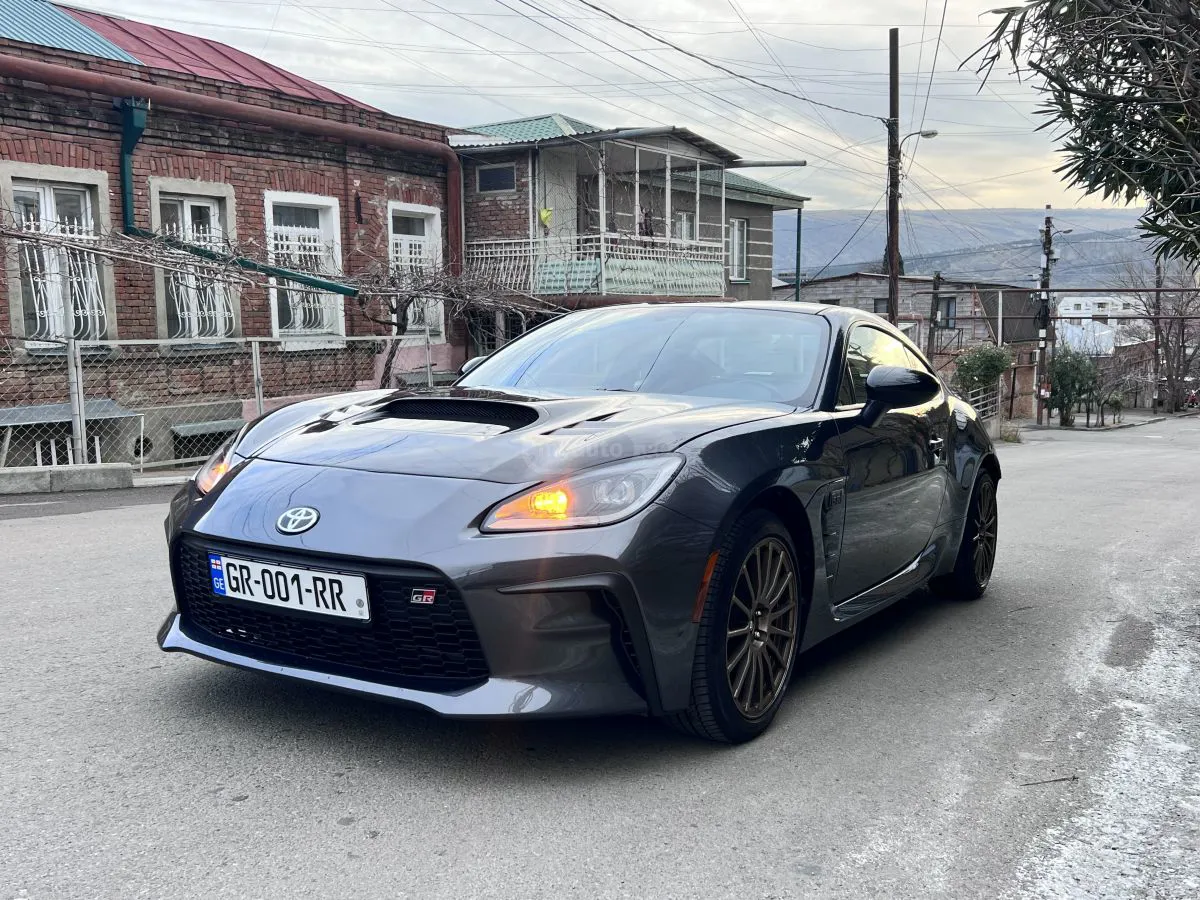 Toyota GR 86 - фото 1