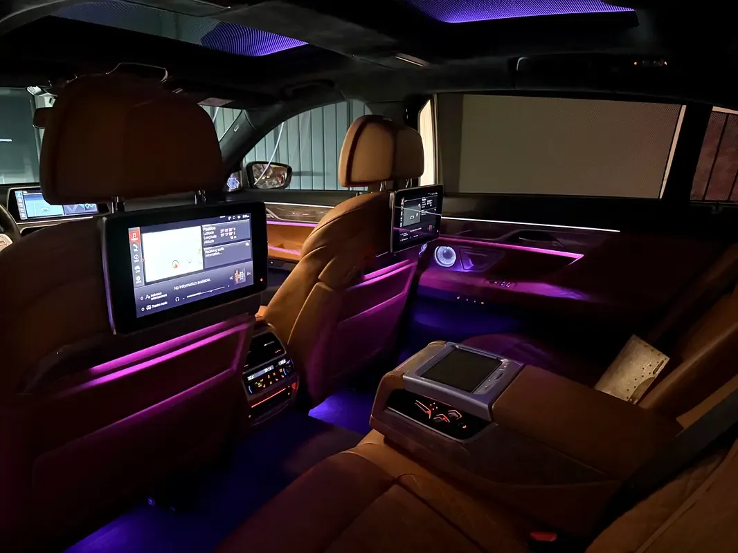 BMW 7-Series - фото 1