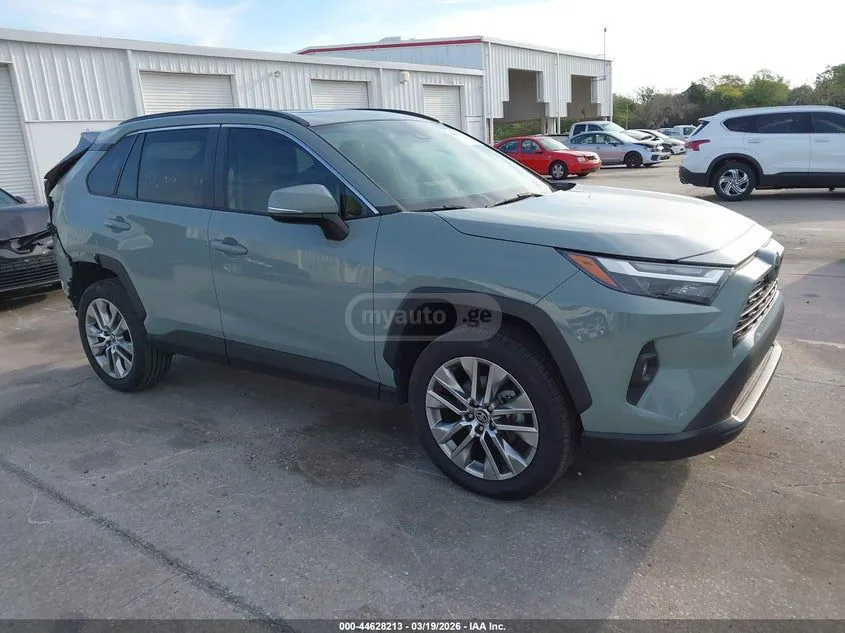 Toyota RAV 4 - фото 1