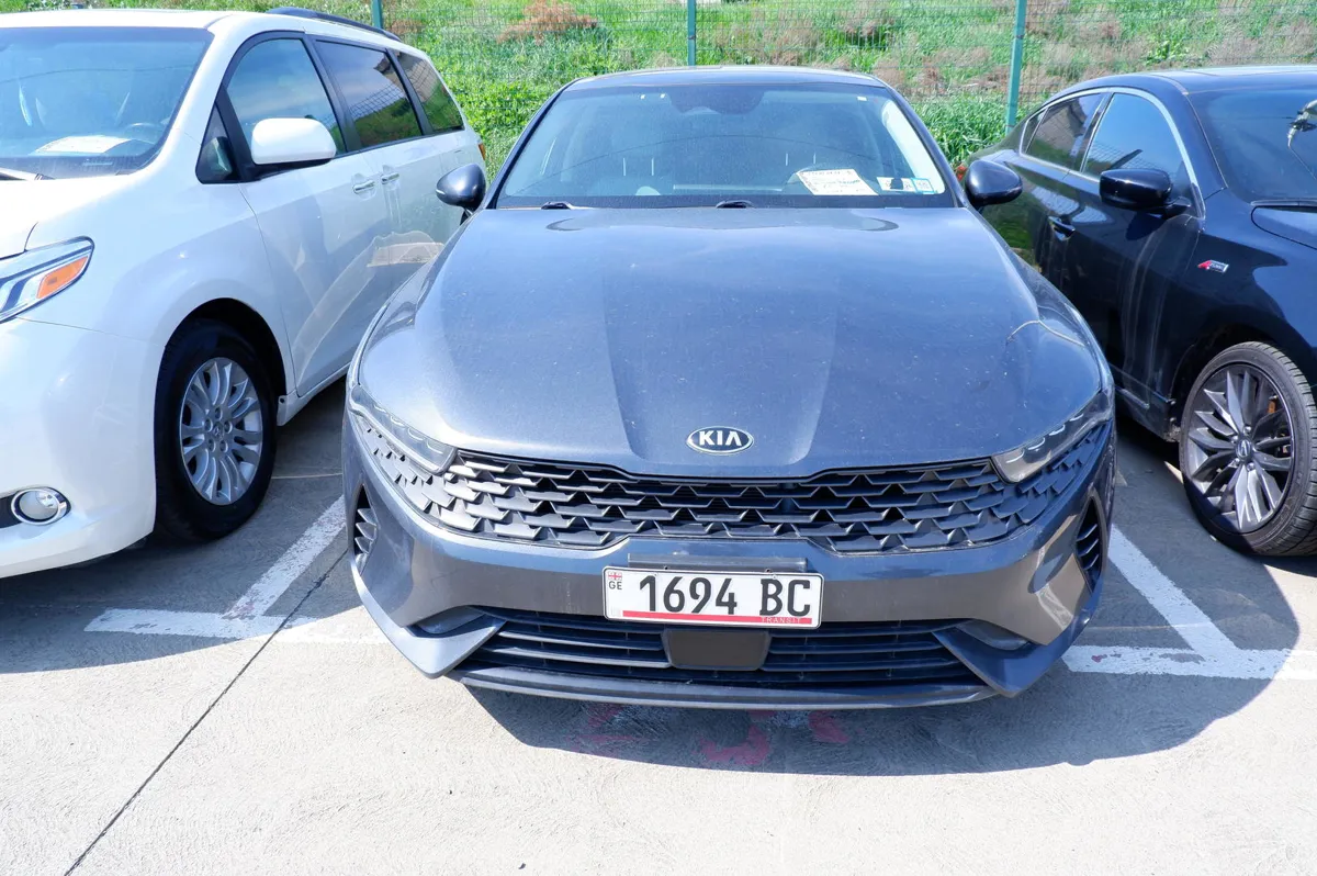 Kia K5 - фото 1