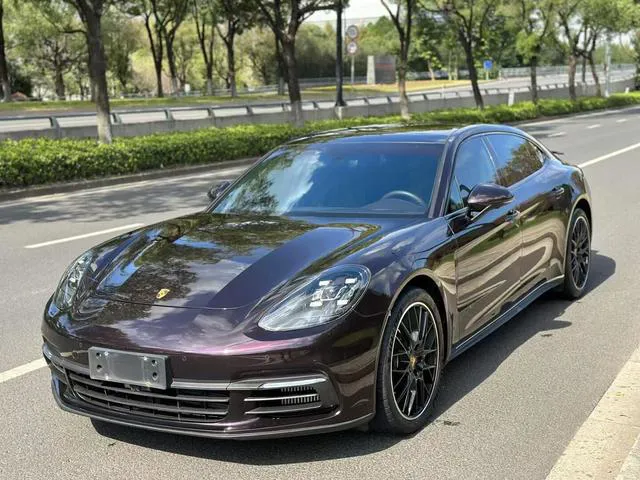 Porsche Panamera - фото 1