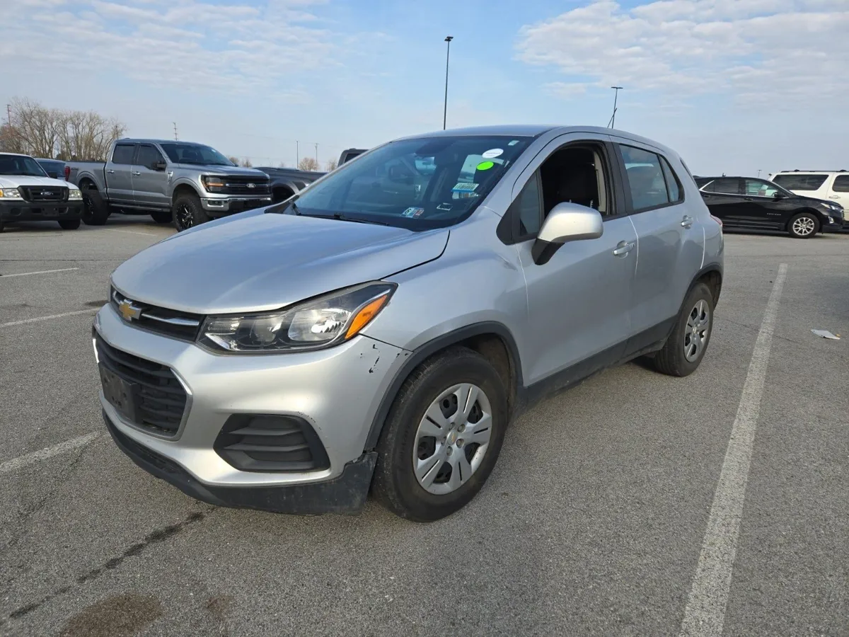 Chevrolet Trax LS - фото 1