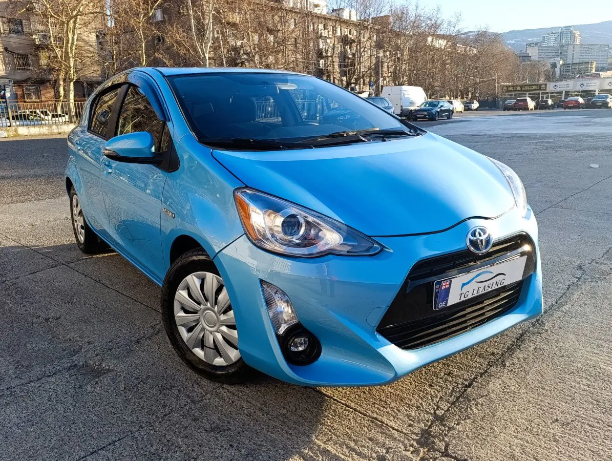Toyota Prius C - фото 1