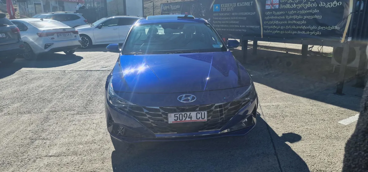 Hyundai Elantra - фото 1