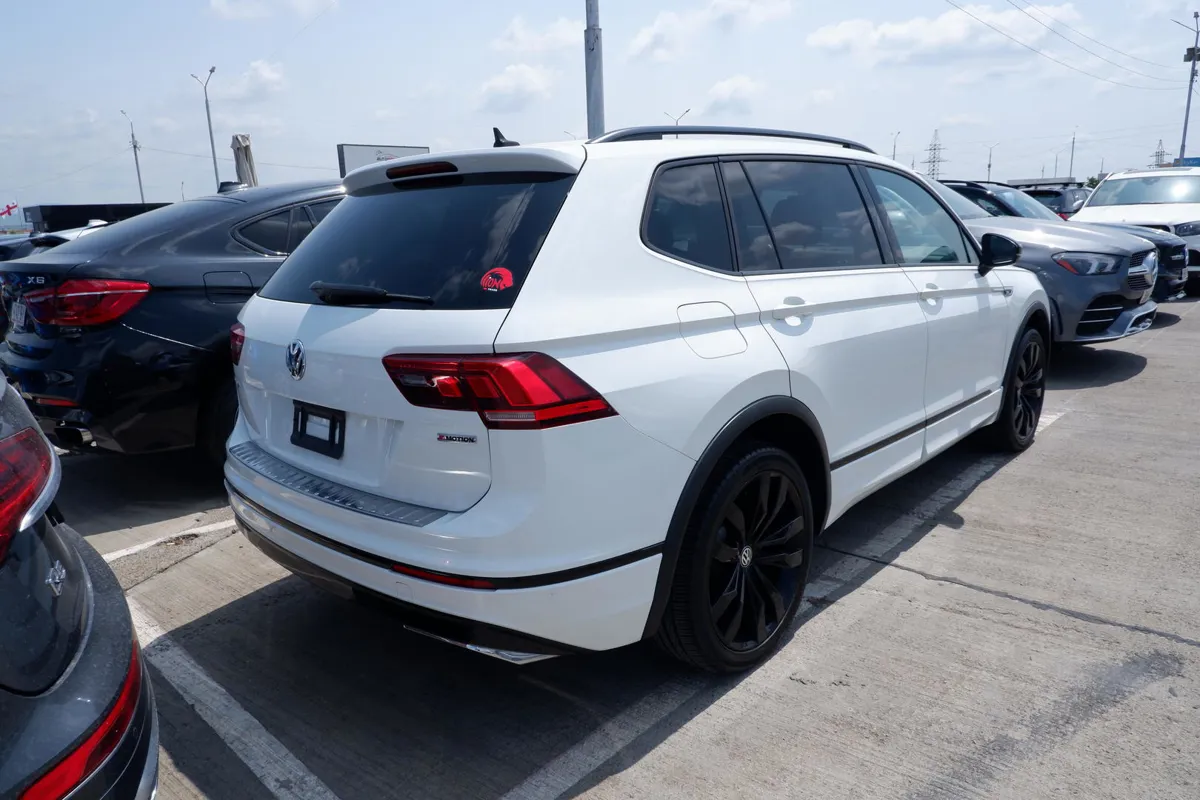 Volkswagen Tiguan - фото 1