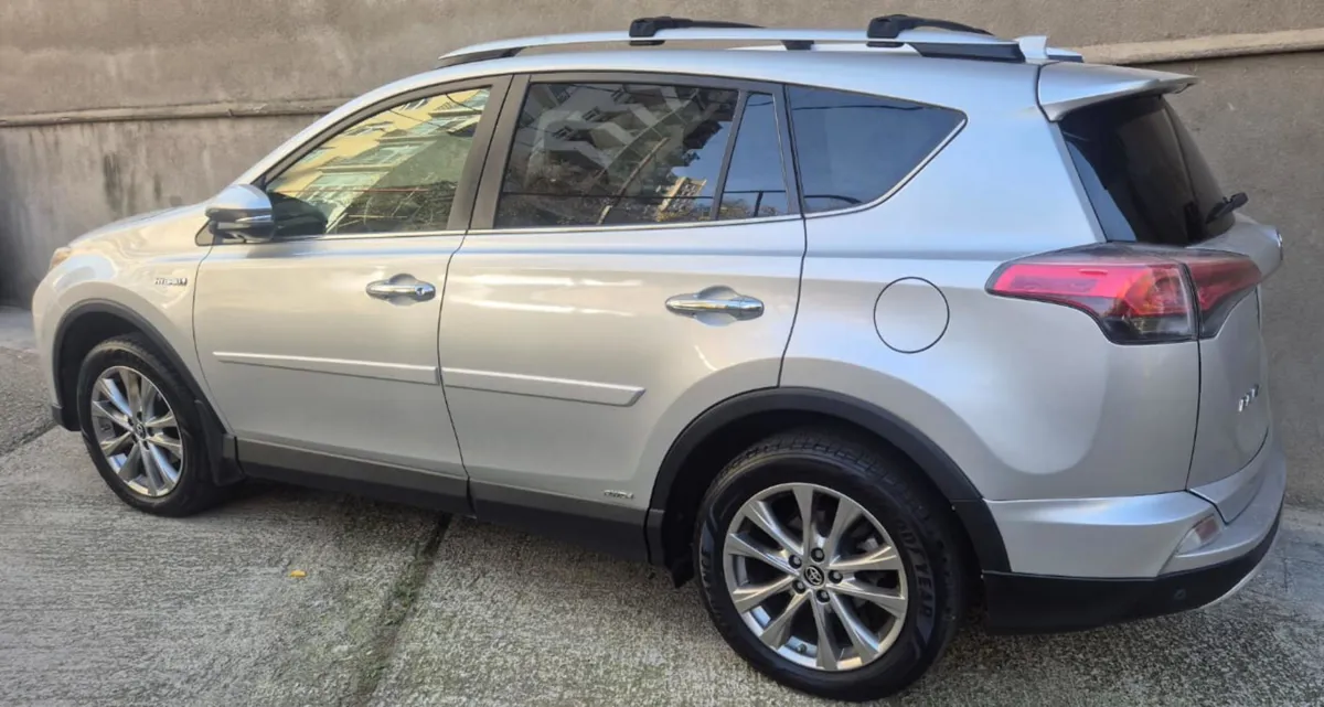 Toyota RAV 4 - фото 1