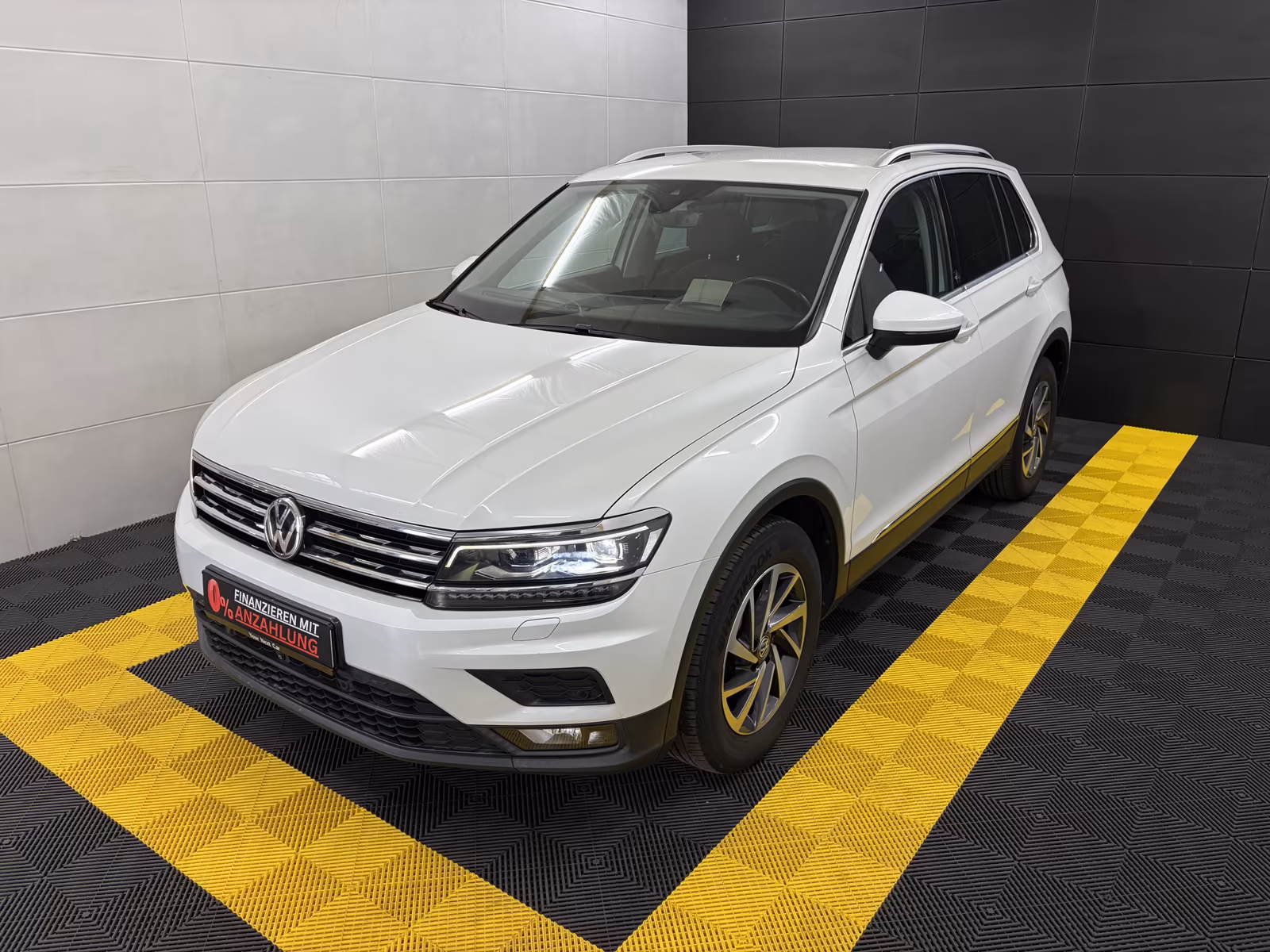 Volkswagen Tiguan - фото 1