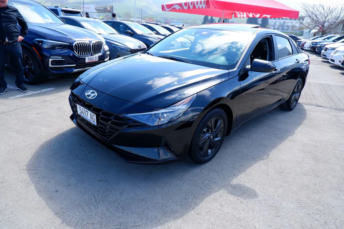 Hyundai Elantra - фото 1