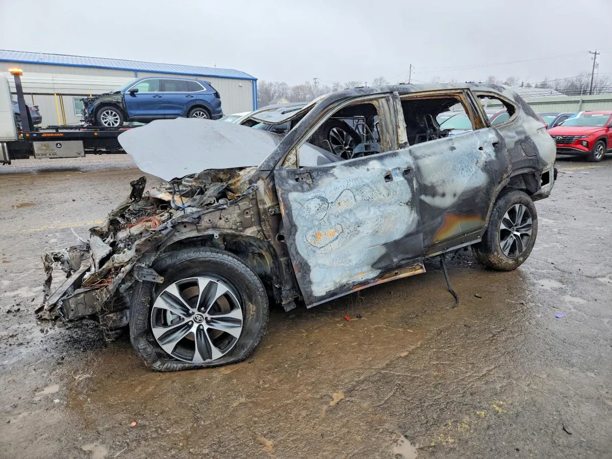 TOYOTA HIGHLANDER HYBRID XLE - фото 1