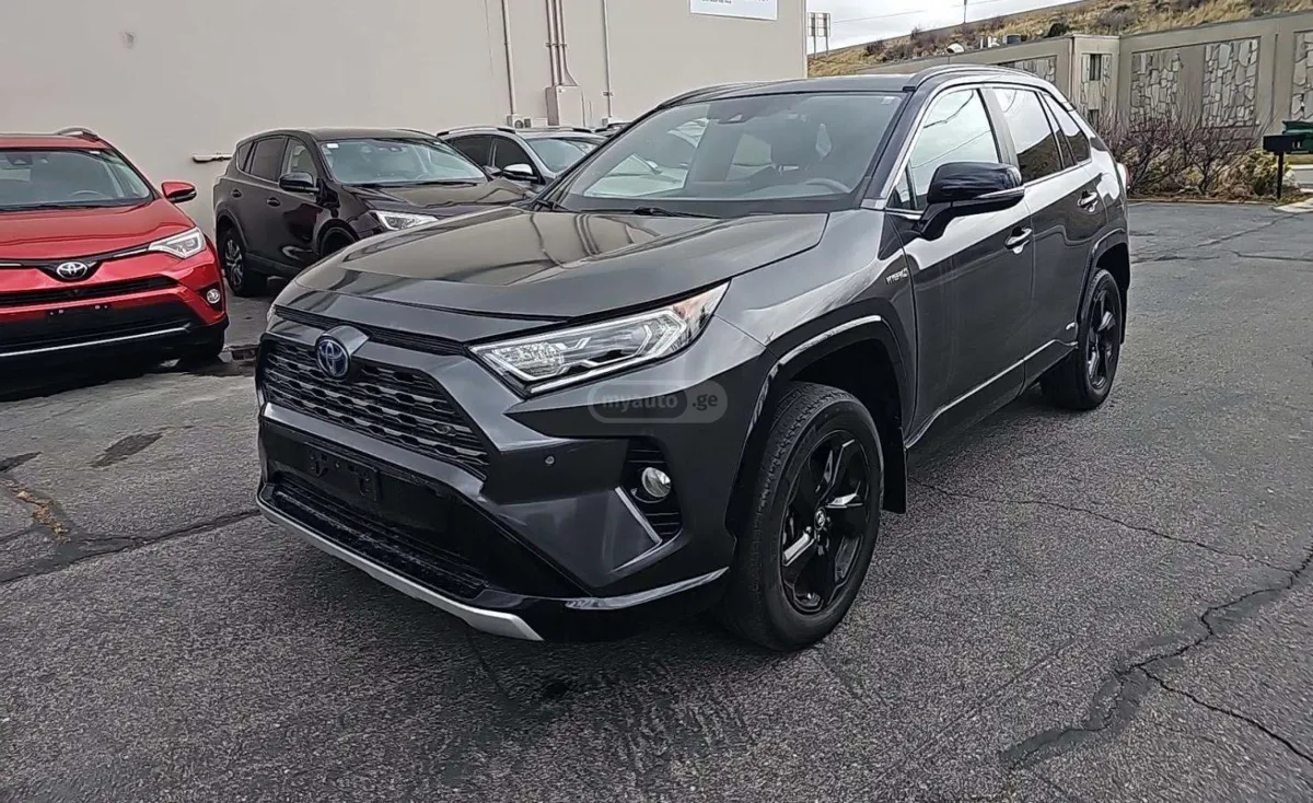 Toyota RAV 4 - фото 1