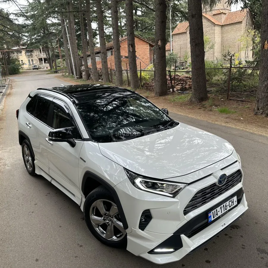 Toyota RAV 4 - фото 1