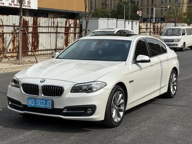 BMW 5 Series - фото 1
