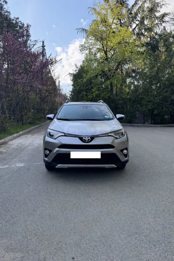 Toyota RAV 4 - фото 1