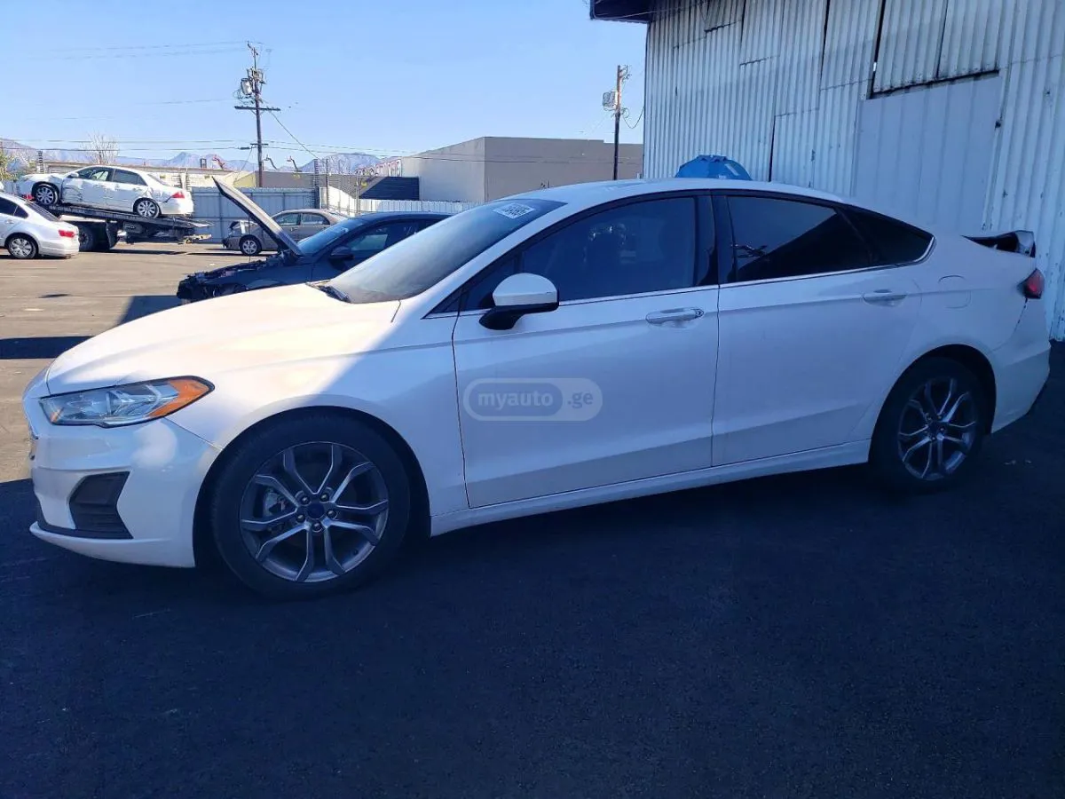 Ford Fusion - фото 1