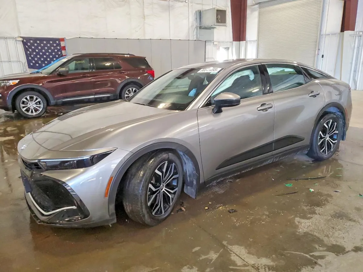 TOYOTA CROWN - фото 1