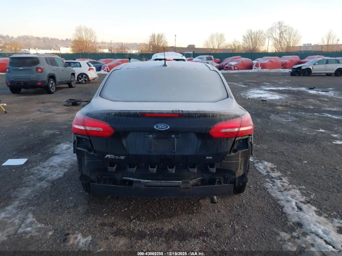 Ford Focus - фото 1