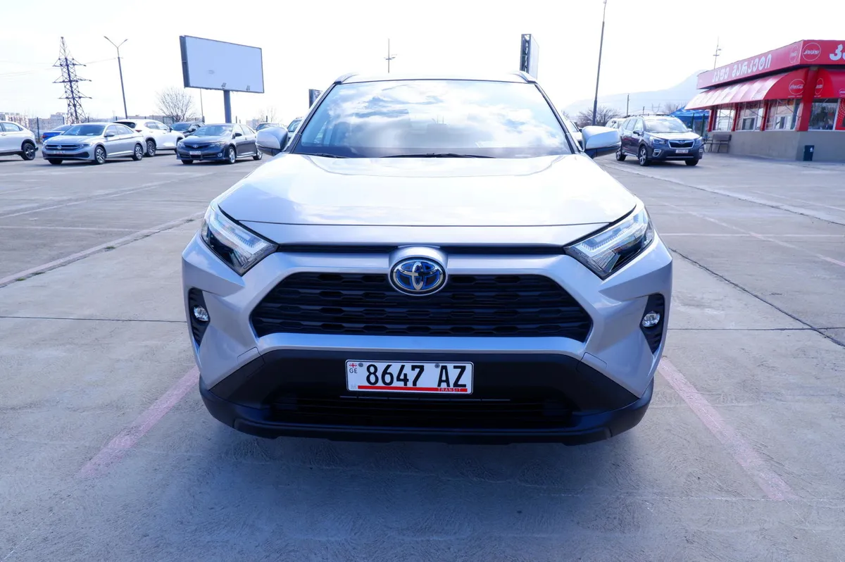 Toyota RAV 4 - фото 1