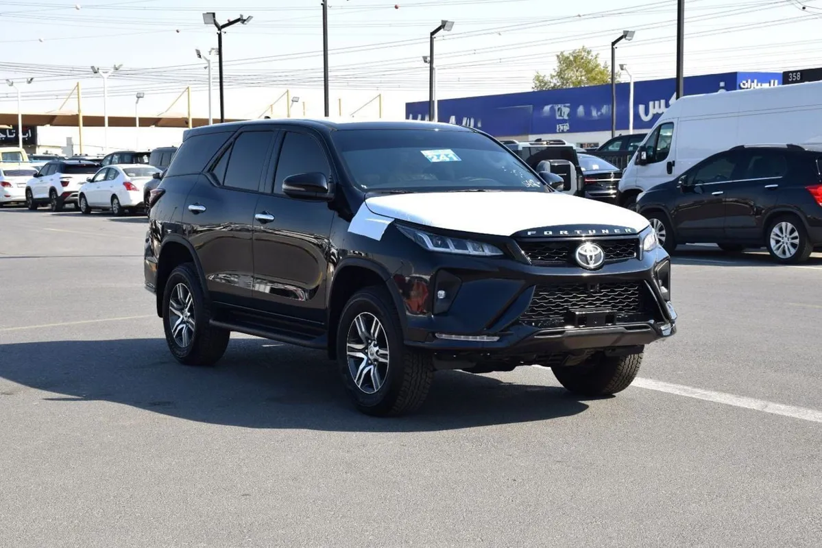 Toyota Fortuner - фото 1