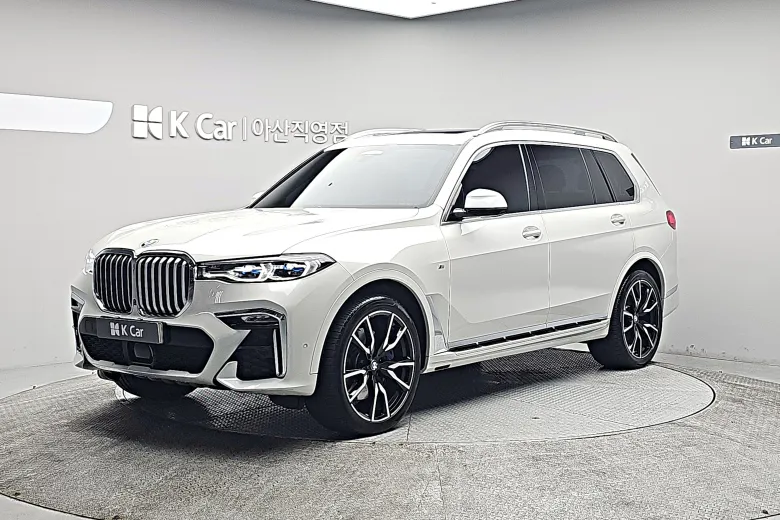 BMW X7 - фото 1
