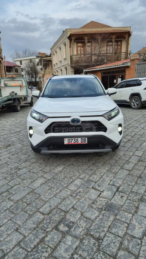 Toyota RAV 4 - фото 1