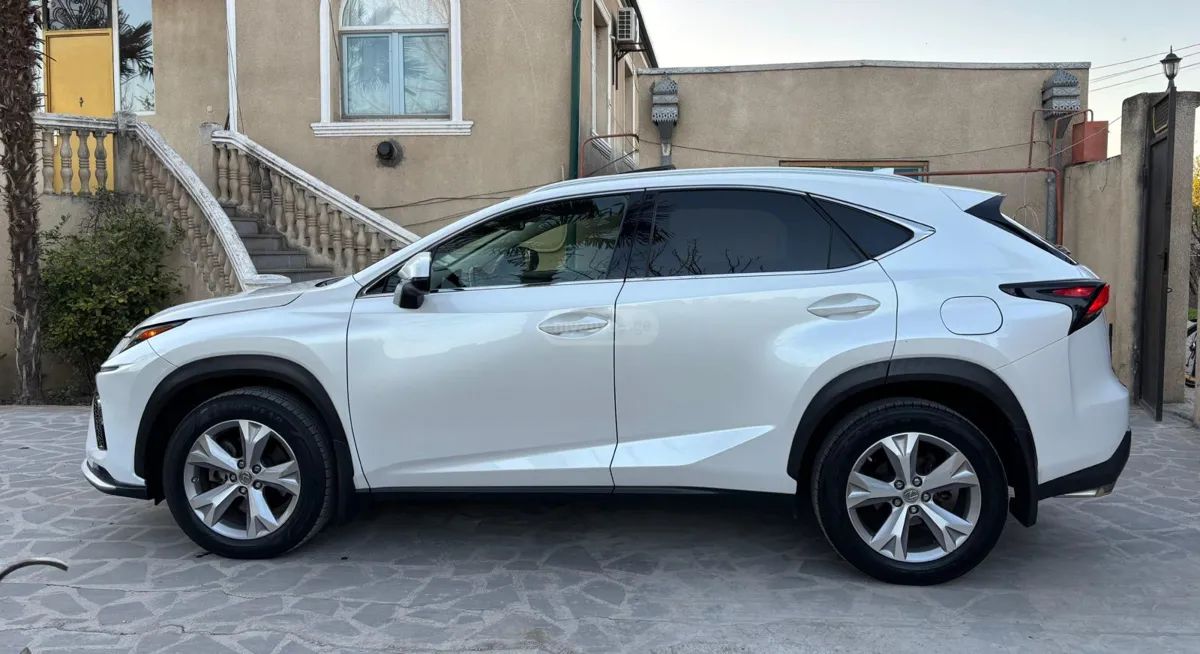 Lexus NX 200 - фото 1