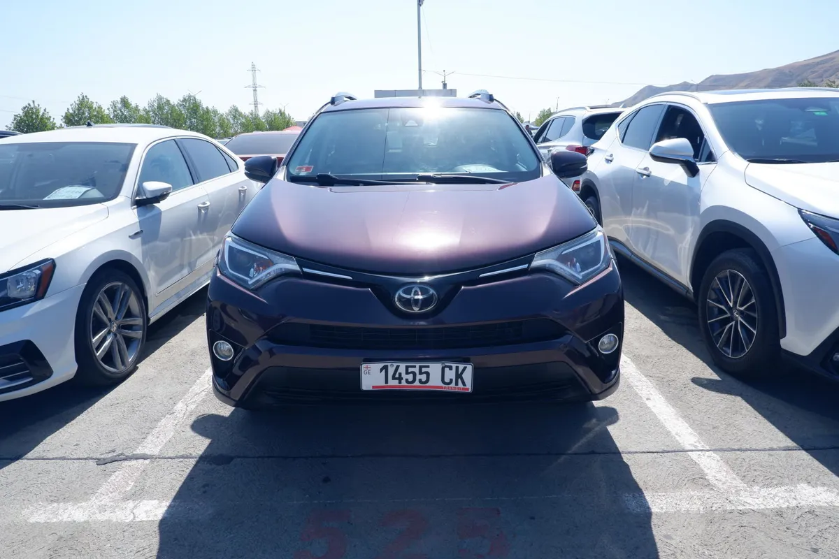 Toyota RAV 4 - фото 1