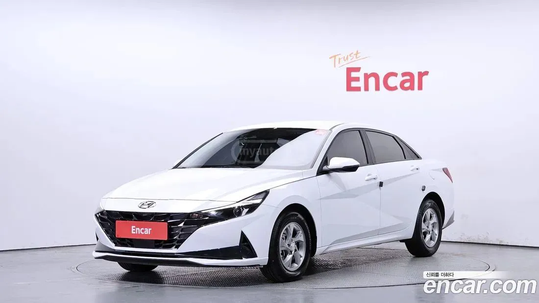 Hyundai Elantra - фото 1