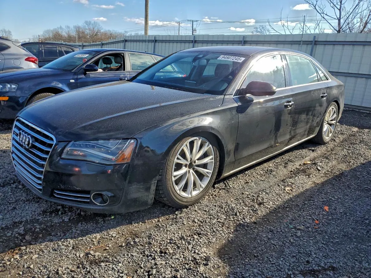AUDI A8 - фото 1
