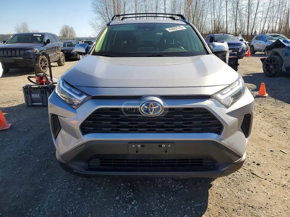 Toyota RAV 4 - фото 1