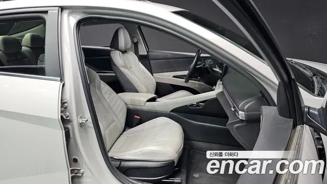 Hyundai AVANTE - фото 1