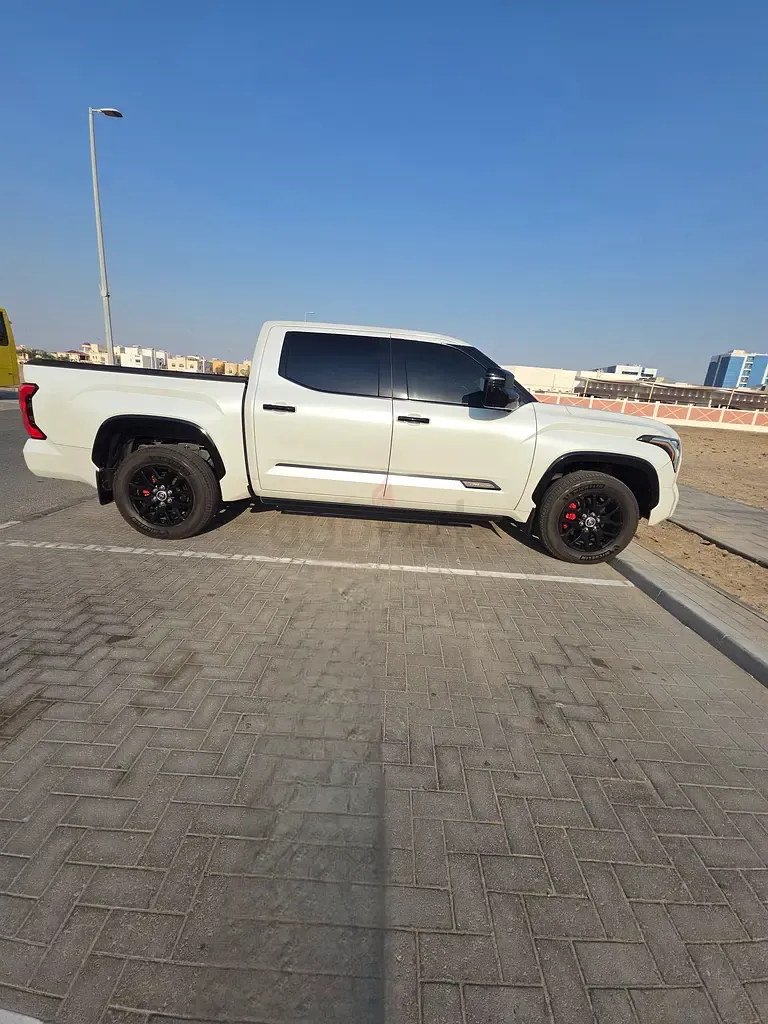 Toyota Tundra - фото 1
