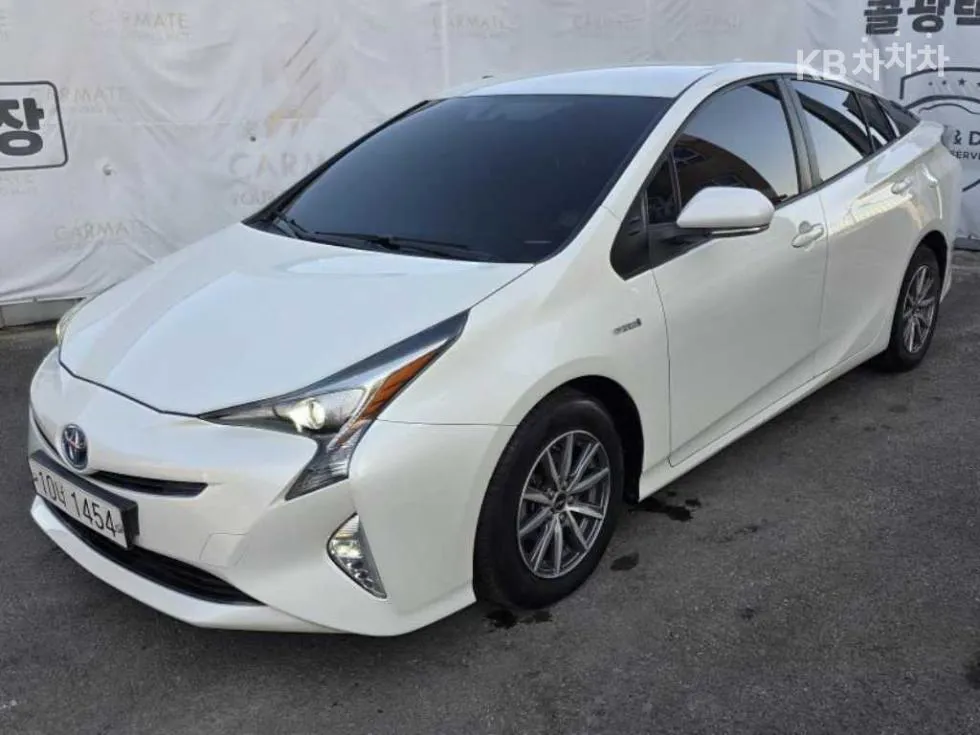 도요타 프리우스 4세대 1.8 E - - фото 1