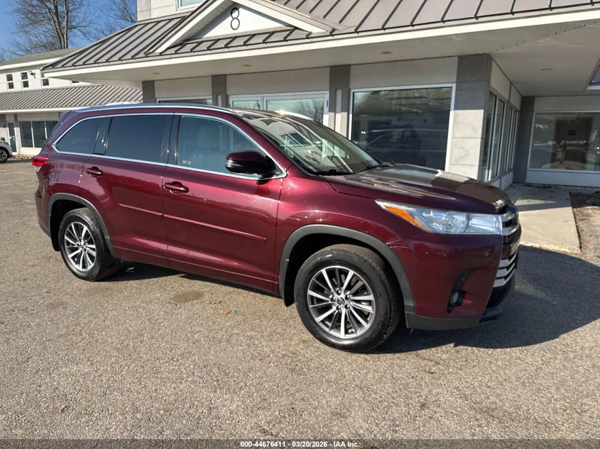 TOYOTA HIGHLANDER XLE - фото 1