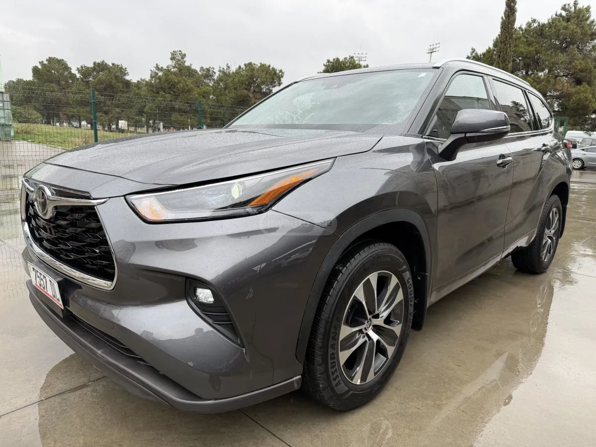 Toyota Highlander - фото 1