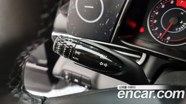 Hyundai AVANTE - фото 1