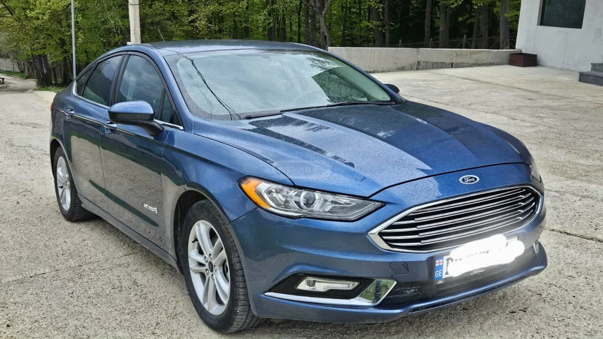 Ford Fusion - фото 1