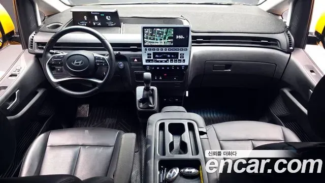 Hyundai Staria - фото 1