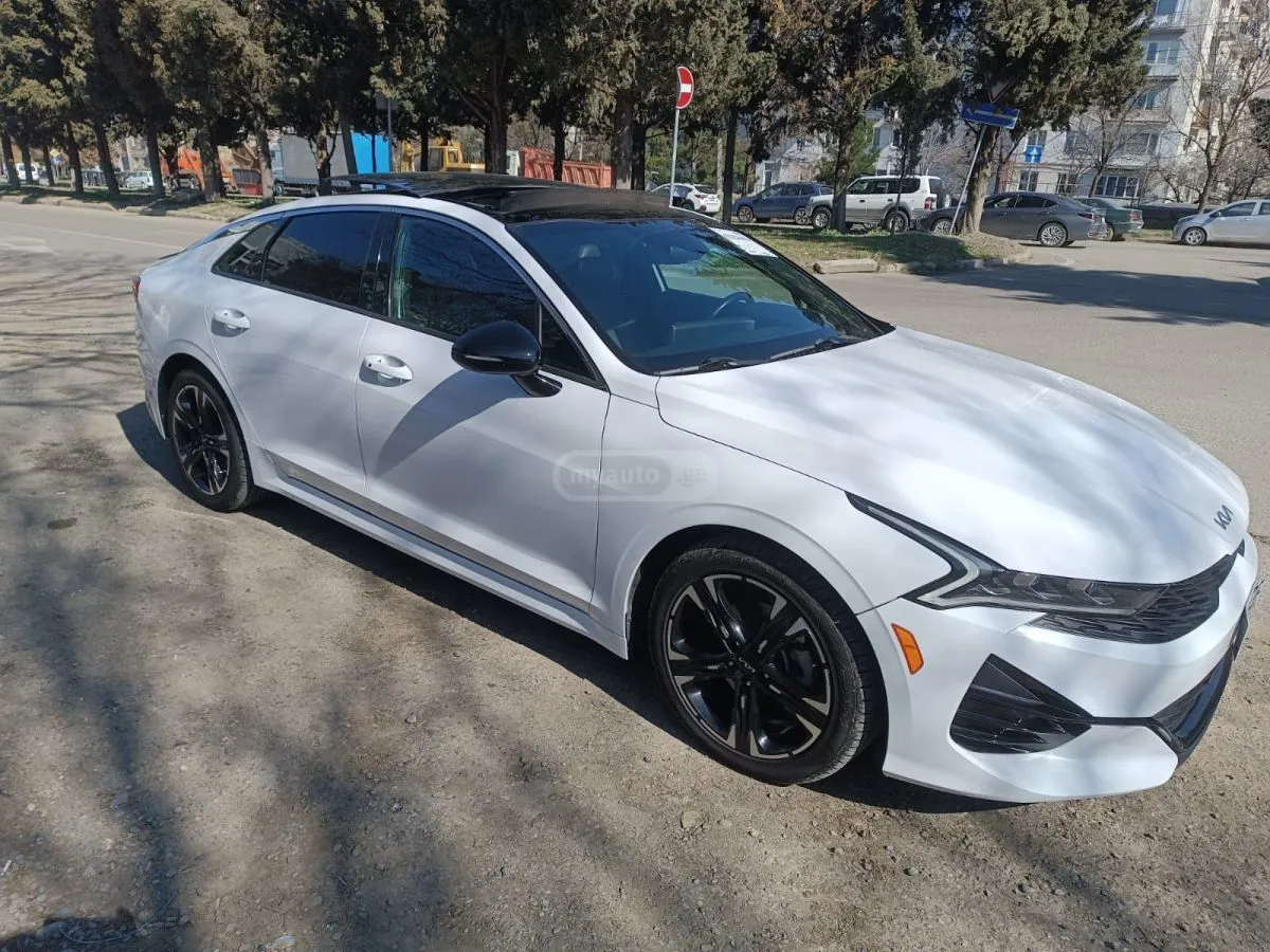 Kia K5 - фото 1