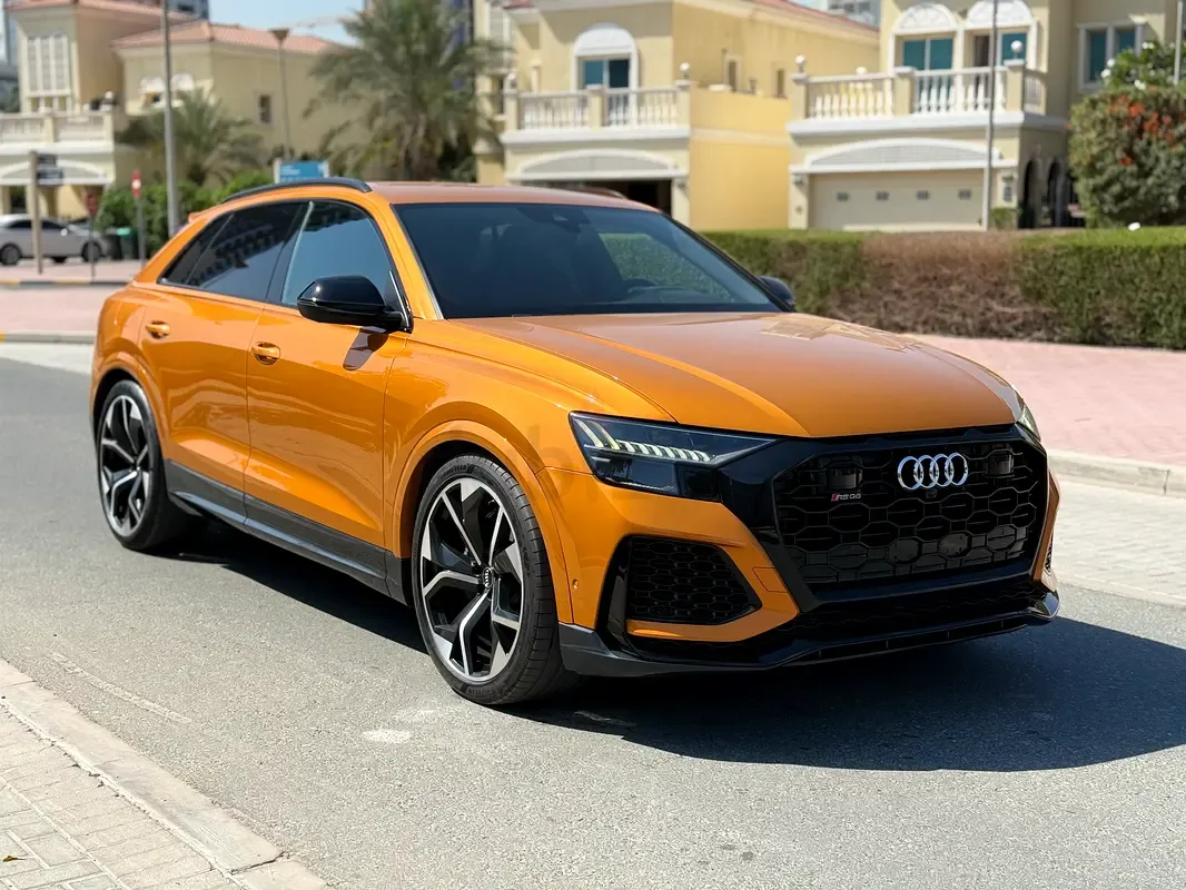Audi RS Q8 - фото 1